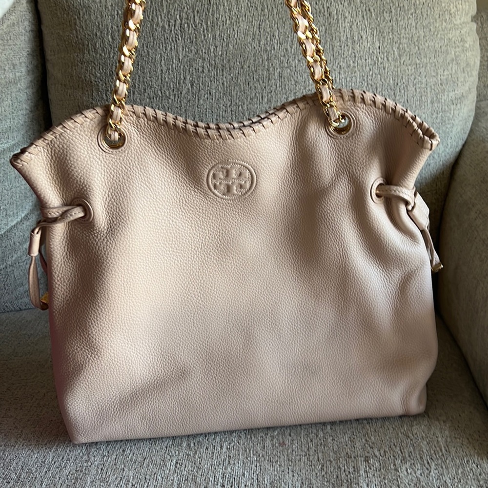Light pink Tory Burch shoulder bag.